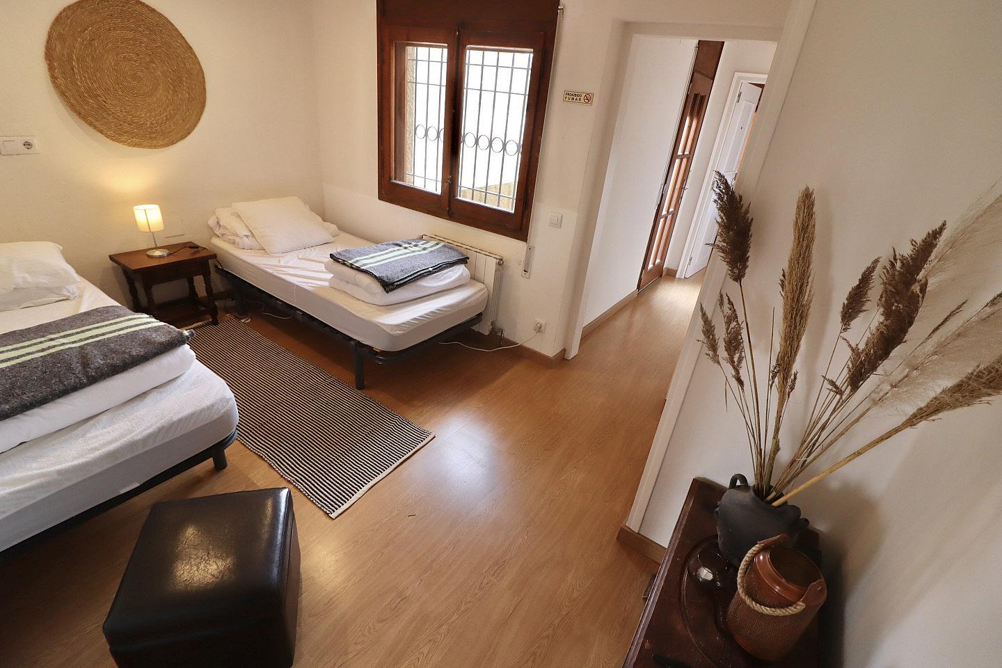  Bed In A 4-Bed Mixed Gender Room  -  Beautiful villa near Vall-Llobrega, (Dir. Palamos) Bus Station  - Gallery -  9