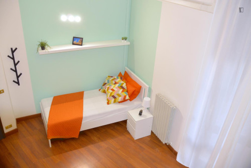 Large single bedroom in the centre of Modena