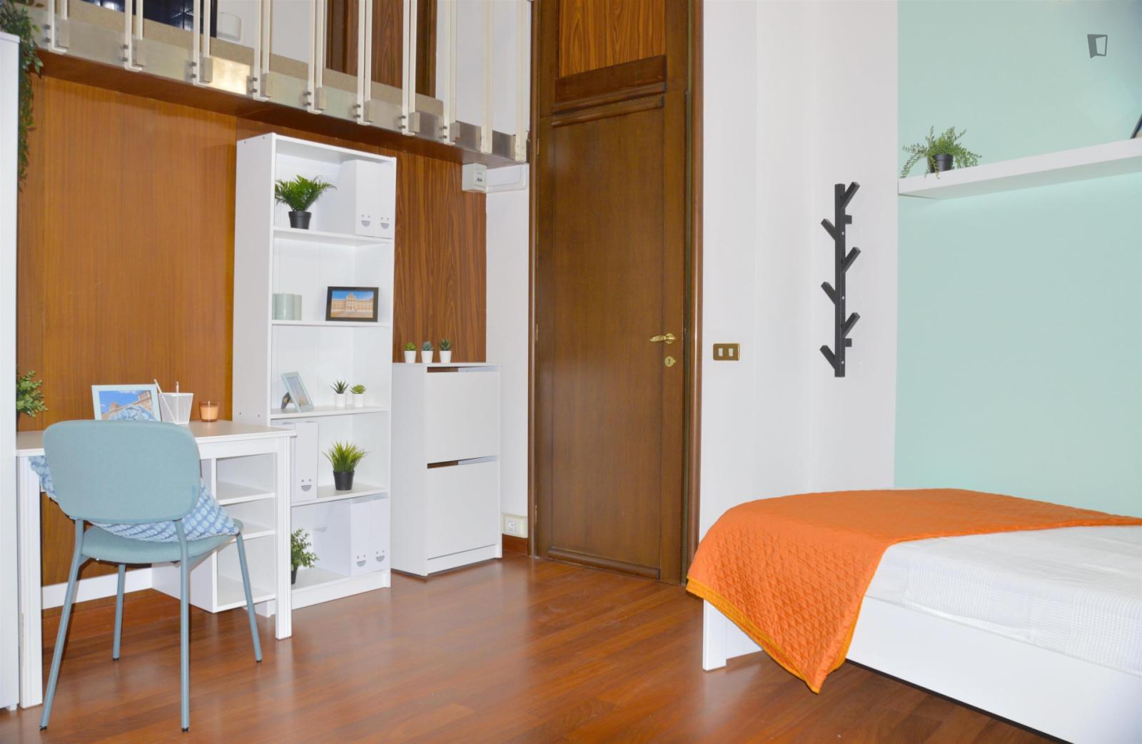 Large Single Bedroom In The Centre Of Modena - 1