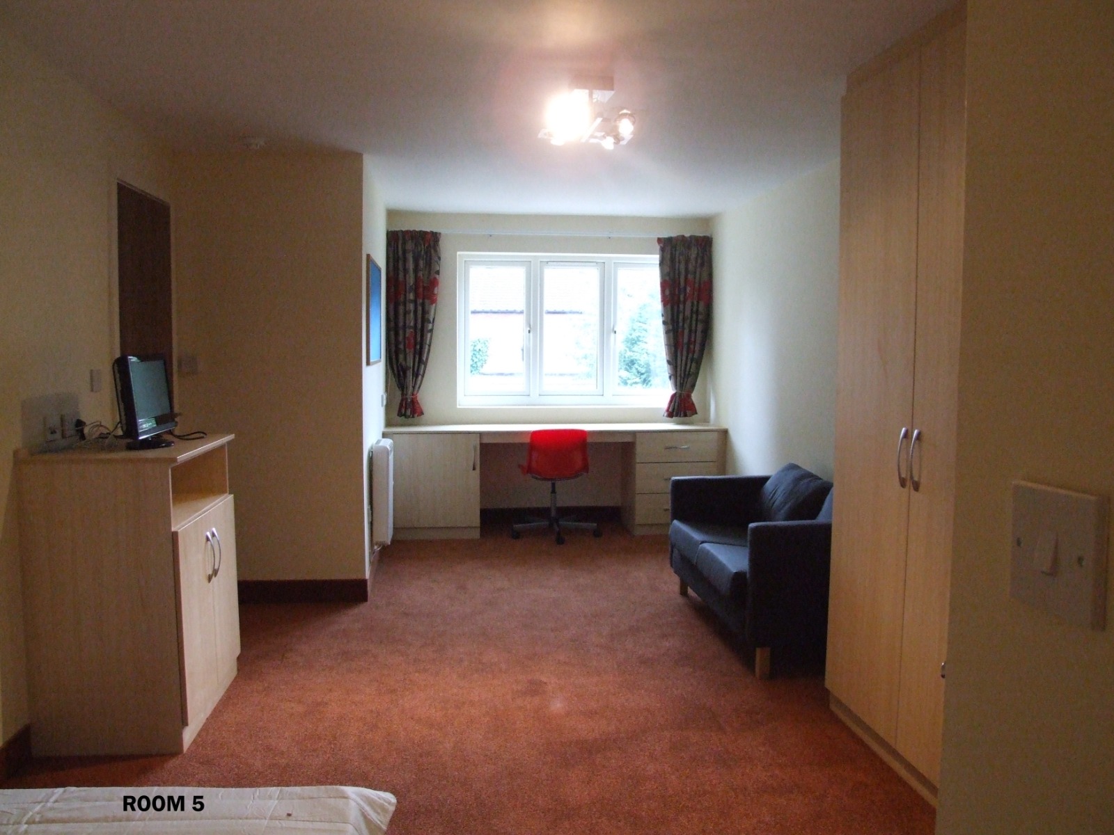  6 Bed Three Floor Flat – Deluxe  -  Duncan Smith House  - Gallery -  6