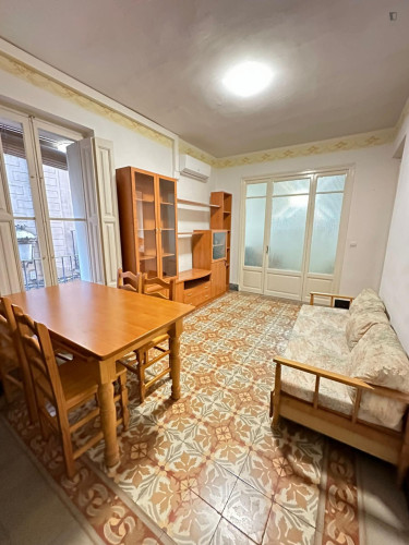Welcoming single bedroom near Hotel Gaudi
