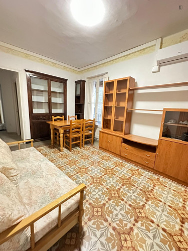 Welcoming single bedroom near Hotel Gaudi