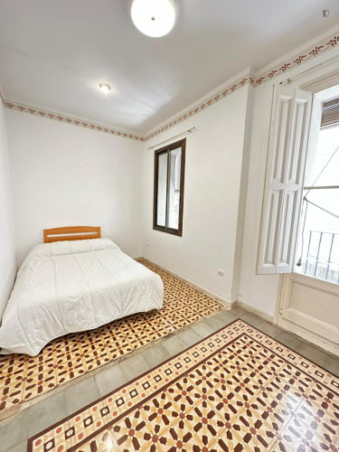 Inviting double bedroom near Hotel Gaudi