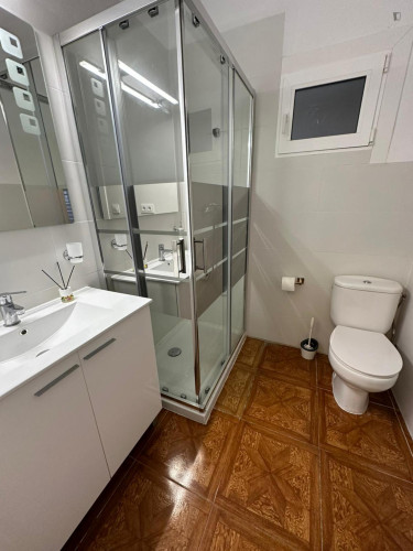 Welcoming double bedroom near Hotel Gaudí