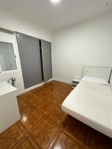 Inviting single bedroom near Hotel Gaudí