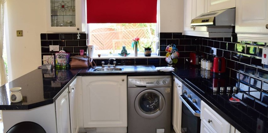  Large Room  -  Large room with built-in wardrobe in 3-bedroom apartment in Tallaght  - Gallery -  4