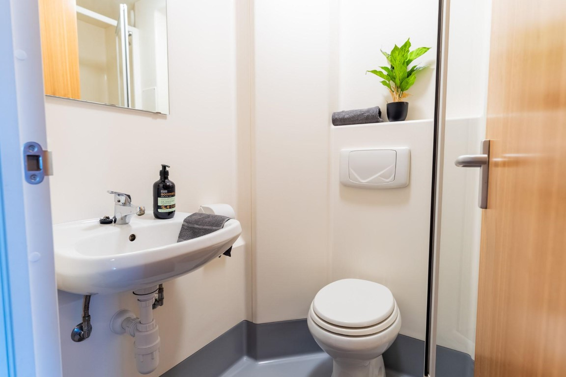  Bronze En Suite  -  St Peters Court  - Gallery -  3