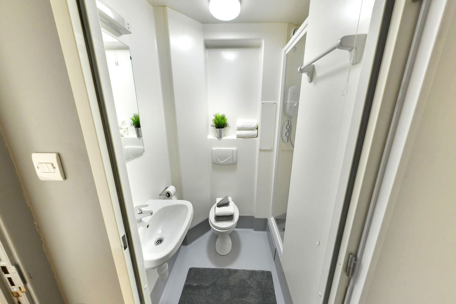 Gold En Suite - The Grange - Gallery - 2