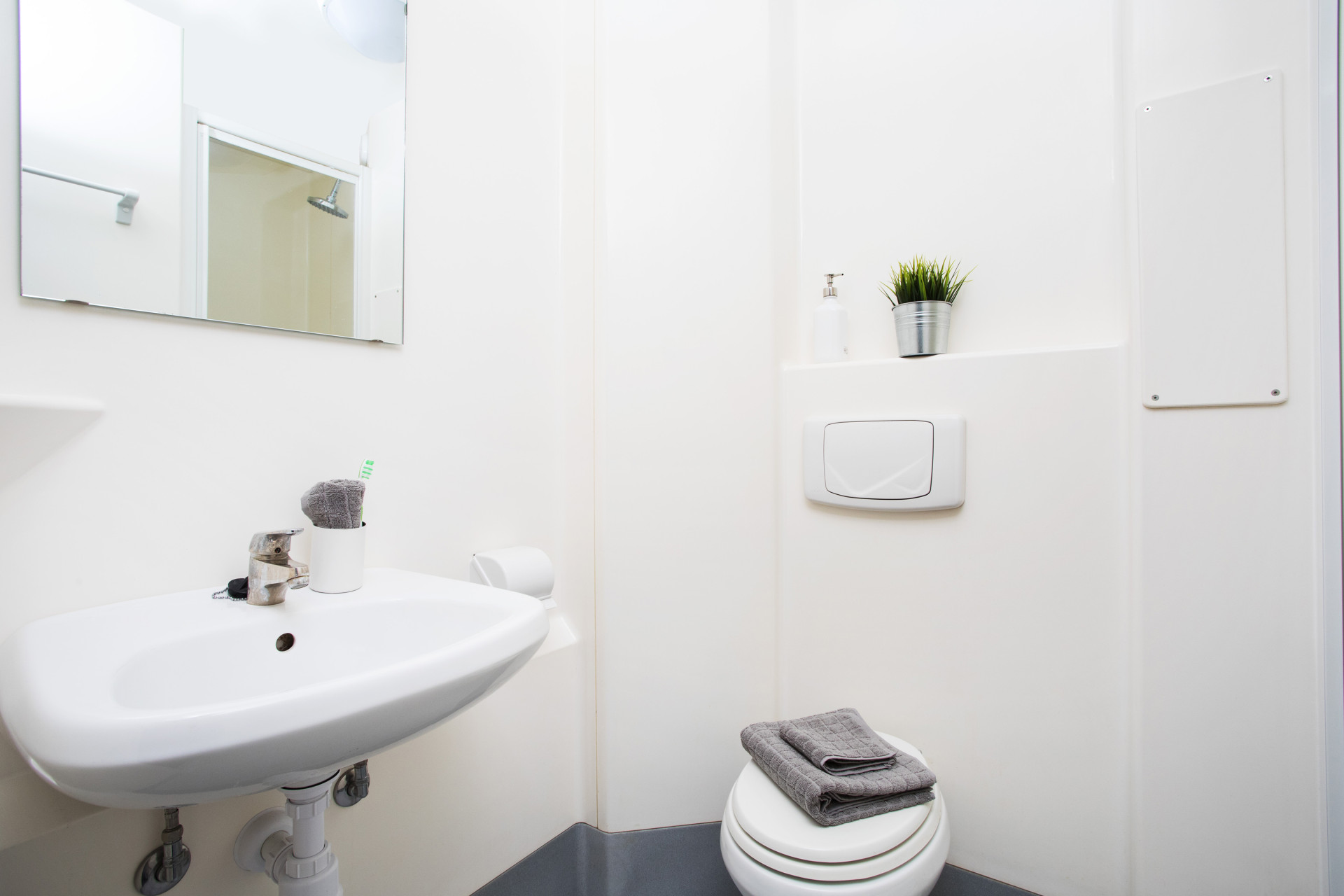 Gold En Suite - The Grange - Gallery - 3