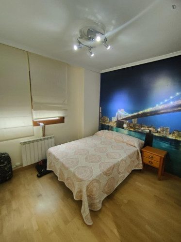 Welcoming double bedroom near Universidad Europea Miguel de Cervantes