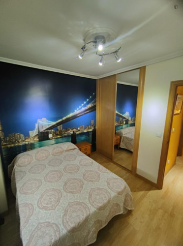 Welcoming double bedroom near Universidad Europea Miguel de Cervantes
