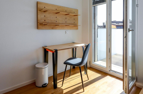 Double bedroom in a stunning apartment of 3 bedrooms in Sendling