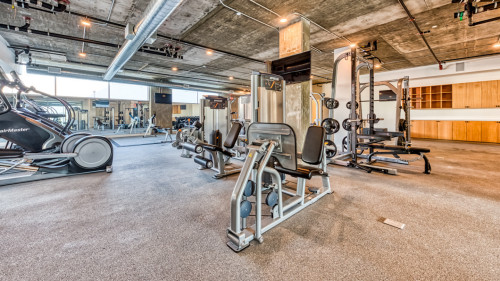 Gorgeous complex w/gym movie room roof top & game room close to Santa Monica & Westwood