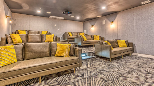 Gorgeous complex w/gym movie room roof top & game room close to Santa Monica & Westwood