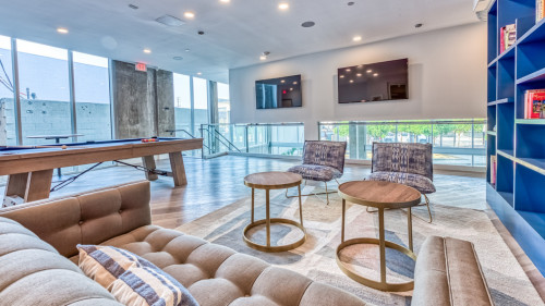 Gorgeous complex w/gym movie room roof top & game room close to Santa Monica & Westwood