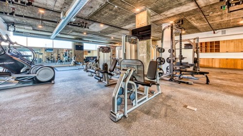 Gorgeous complex w/gym movie room roof top & game room close to Santa Monica & Westwood