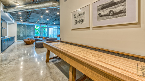 Gorgeous complex w/gym movie room roof top & game room close to Santa Monica & Westwood
