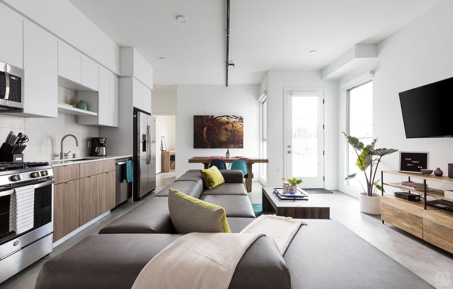  Large Private Suite - EnSuite Bathroom - Queen Bed  -  Gorgeous complex w/gym movie room roof top & game room close to Santa Monica & Westwood  - Gallery -  1
