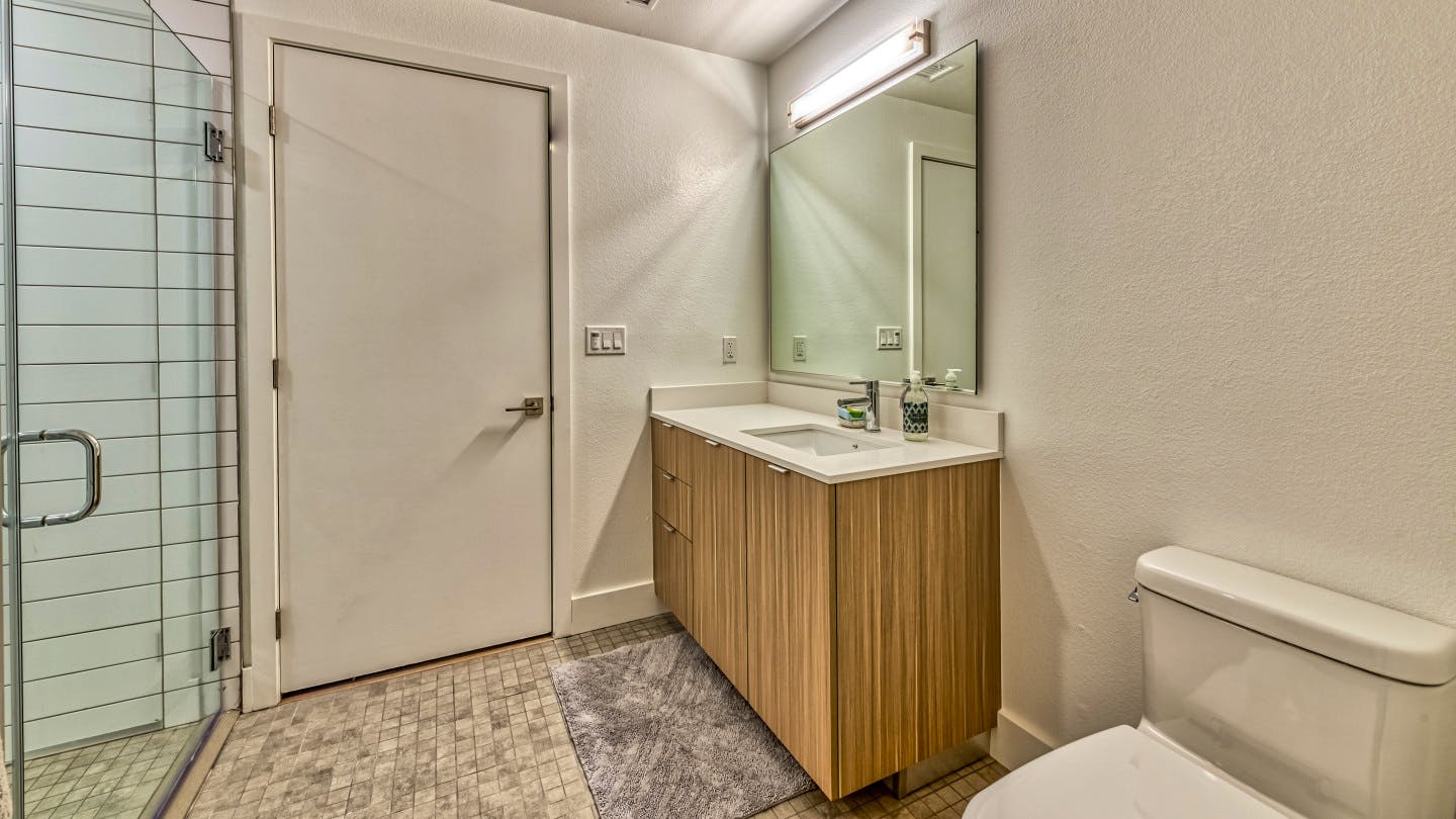  Large Private Suite W/ En-Suite Bathroom  -  Gorgeous complex w/gym movie room roof top & game room close to Santa Monica & Westwood  - Gallery -  19