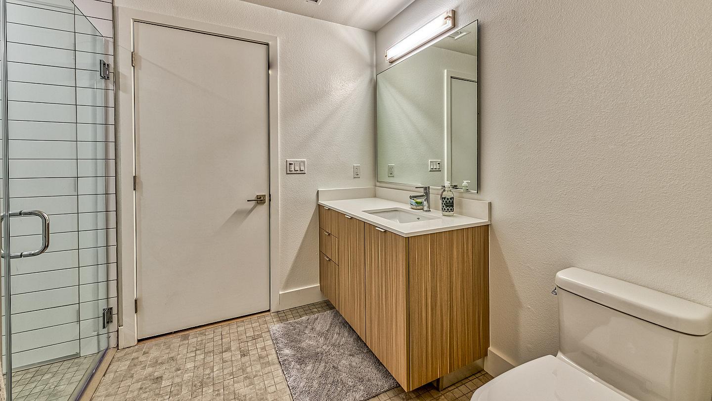  Large Private Suite W/ En-Suite Bathroom  -  Gorgeous complex w/gym movie room roof top & game room close to Santa Monica & Westwood  - Gallery -  7