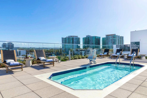 Stunning complex w/jacuzzi pool & fitness center in Marina Del Rey