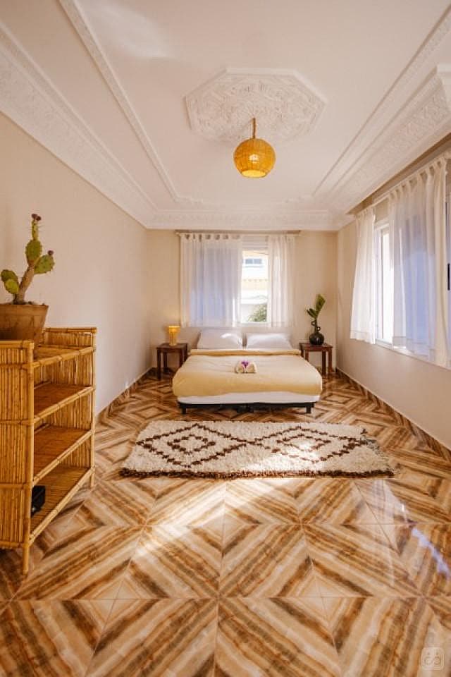 Spacious Private Room With Balcony: Shared Bathroom - Louise's House - 5
