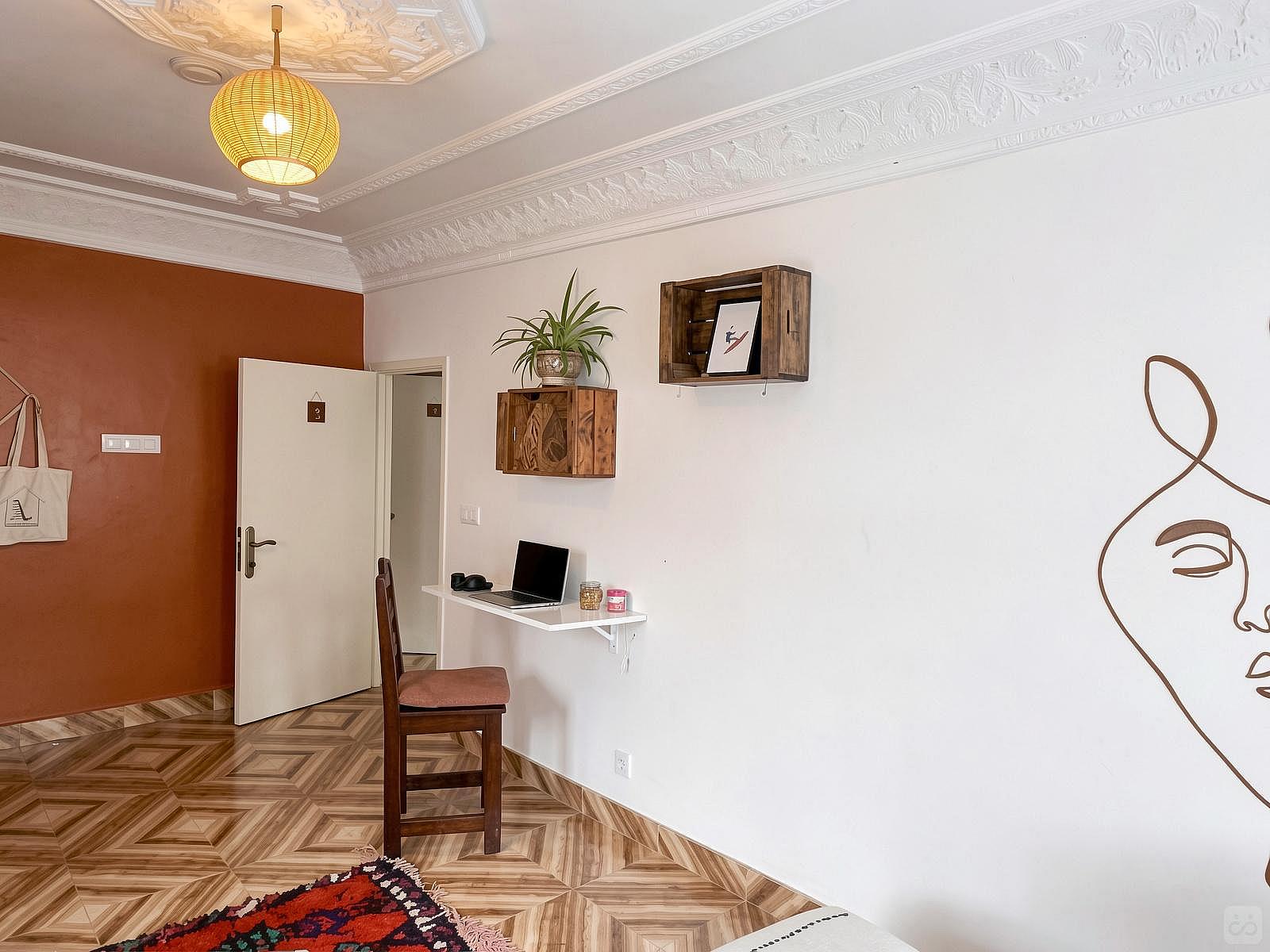 Spacious Private Room With Balcony: Shared Bathroom - Louise's House - 7