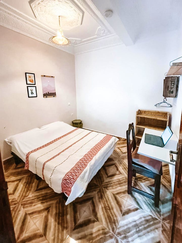 Private Room: Shared Bathroom - Louise's House - 6