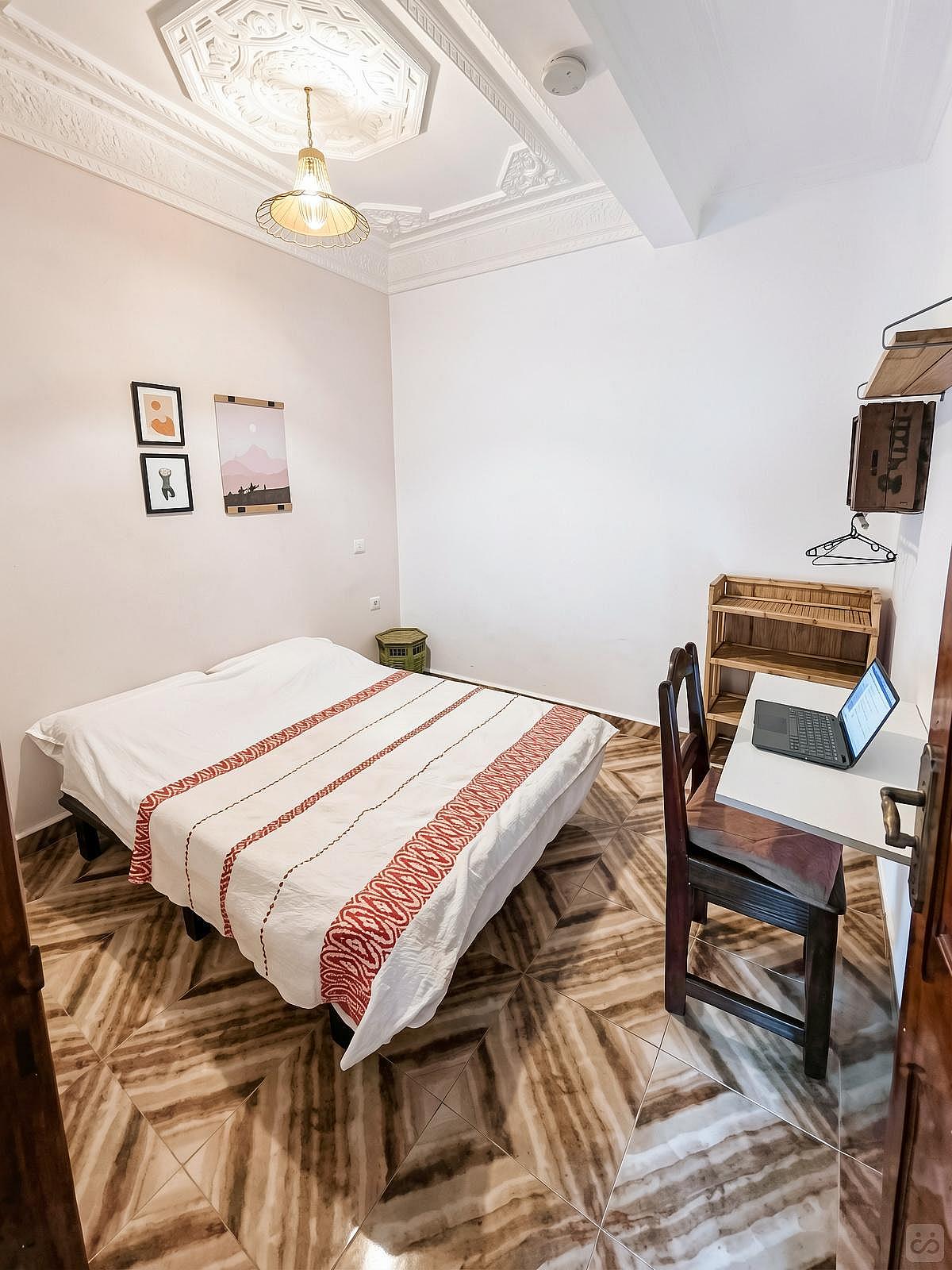 Private Room: Shared Bathroom - Louise's House - 3