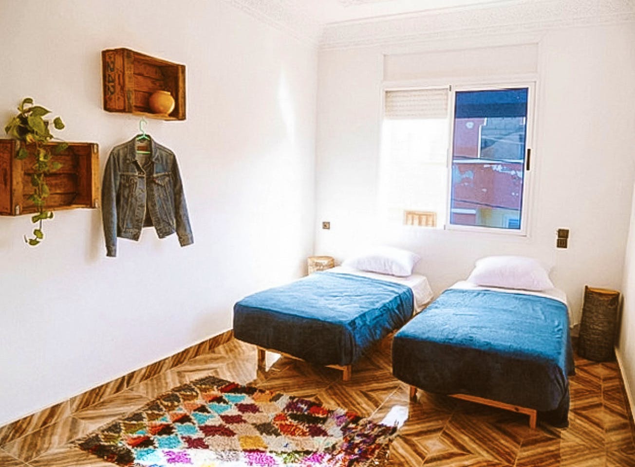 Spacious Private Room: Shared Bathroom - Louise's House - 8
