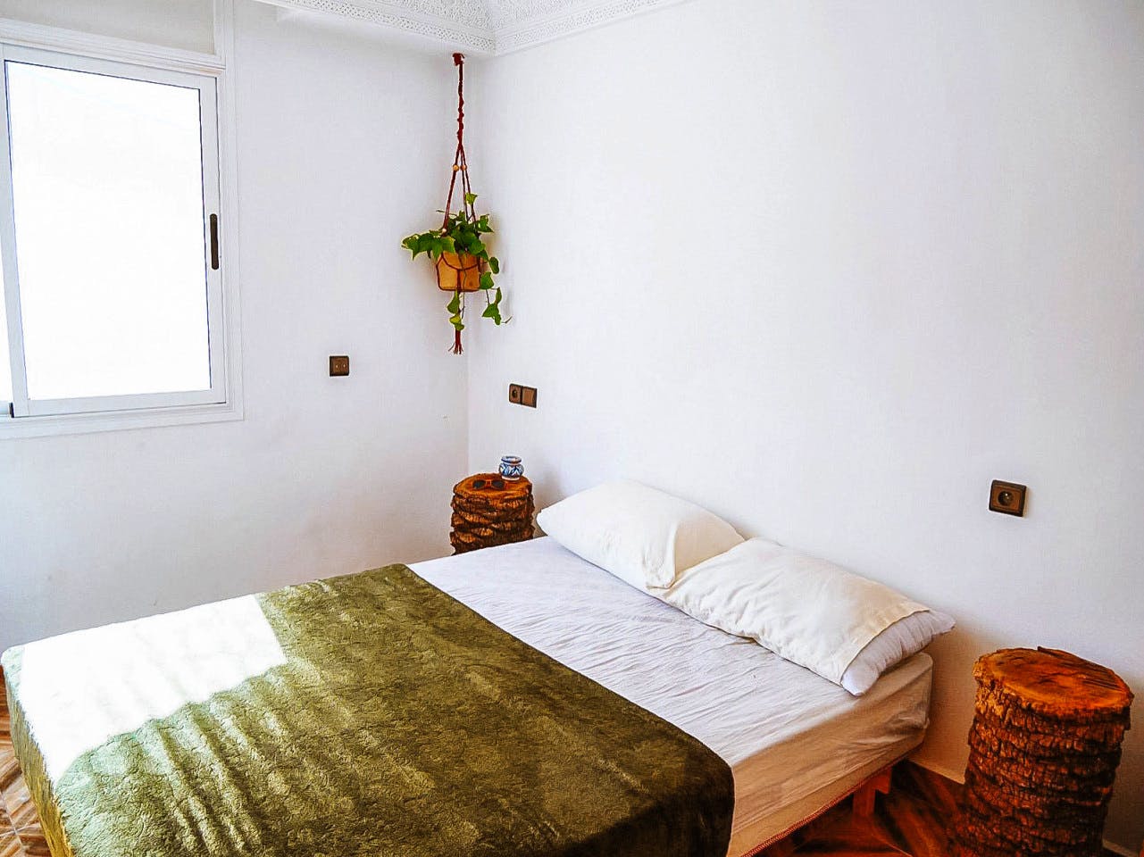 Spacious Private Room: Shared Bathroom - Louise's House - 9