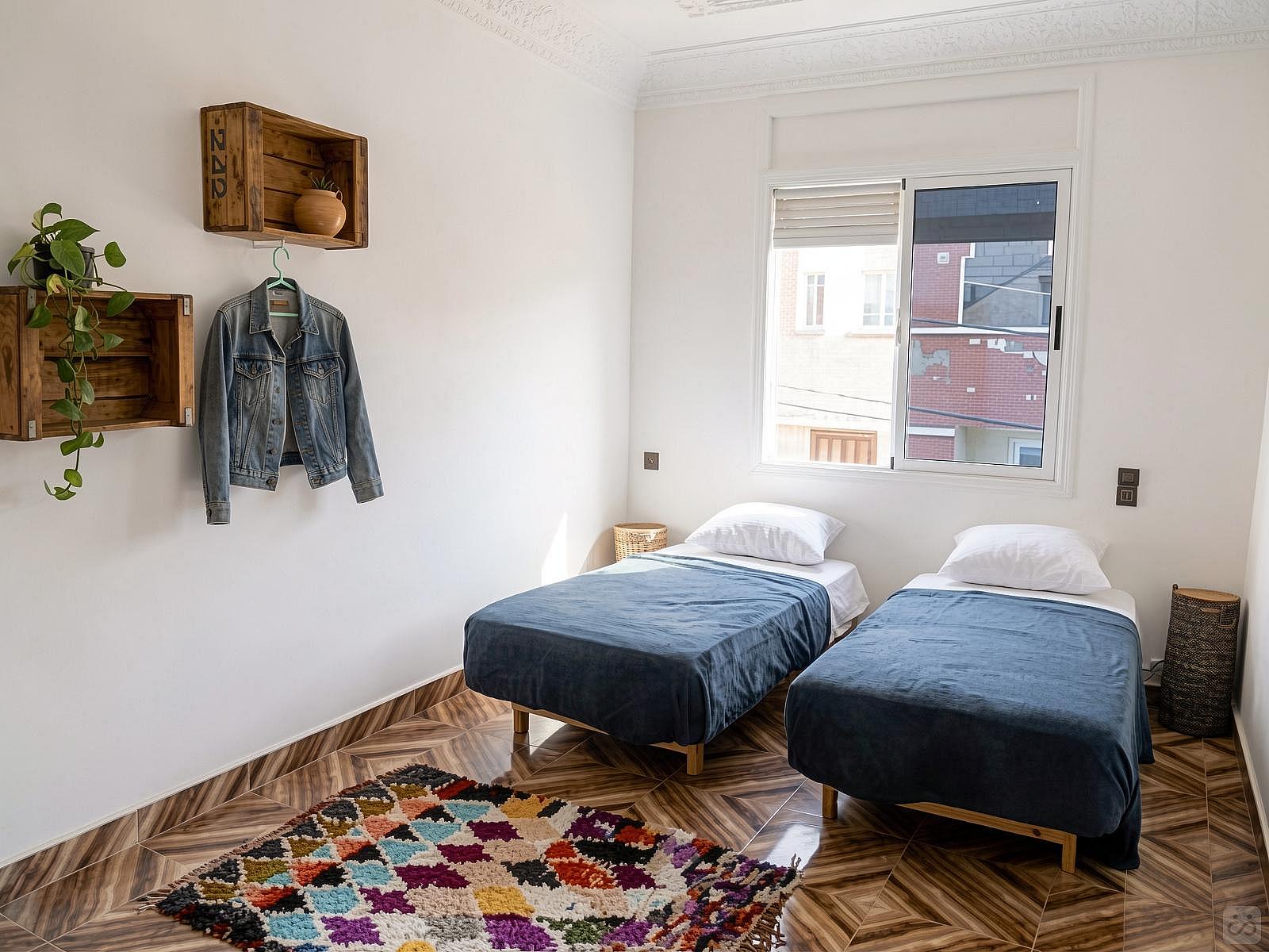 Spacious Private Room: Shared Bathroom - Louise's House - 15