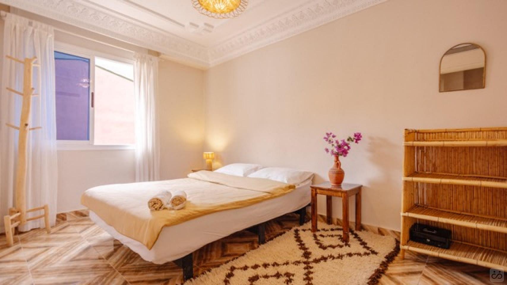 Spacious Private Room: Shared Bathroom - Louise's House - 11