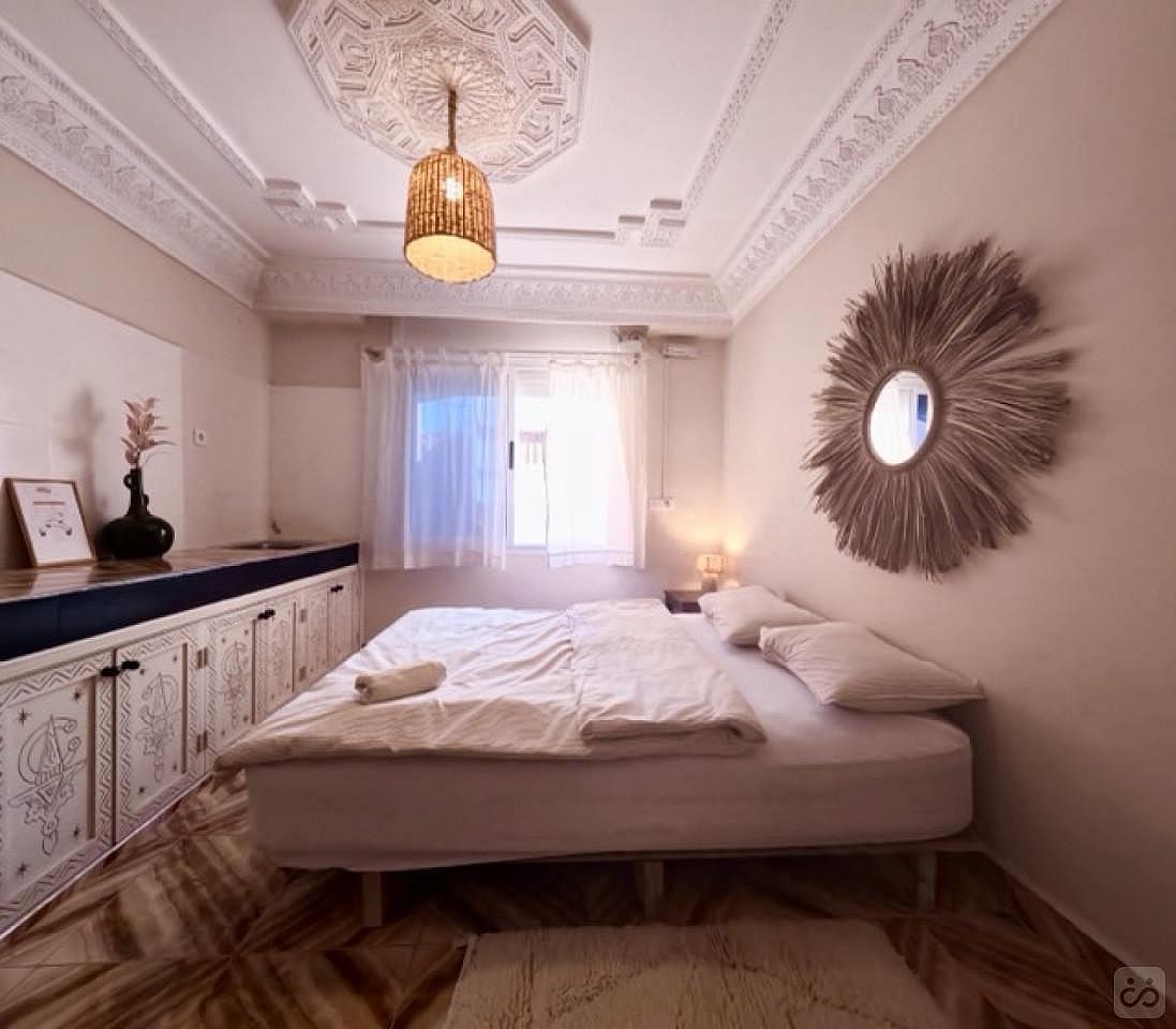 Spacious Private Room: Shared Bathroom - Louise's House - 12