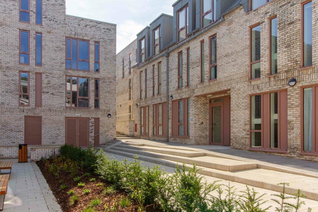 Alma Court