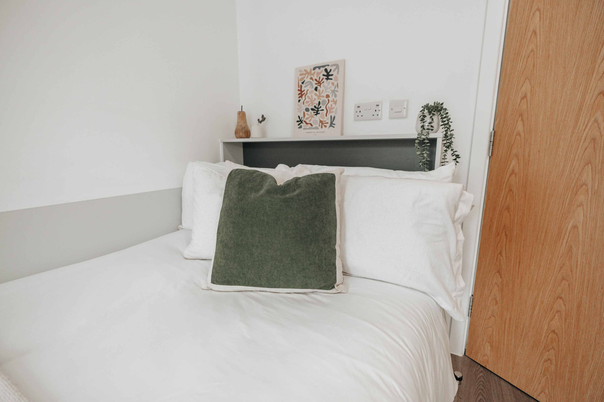 Silver En-Suite - Alma Court - Gallery - 2