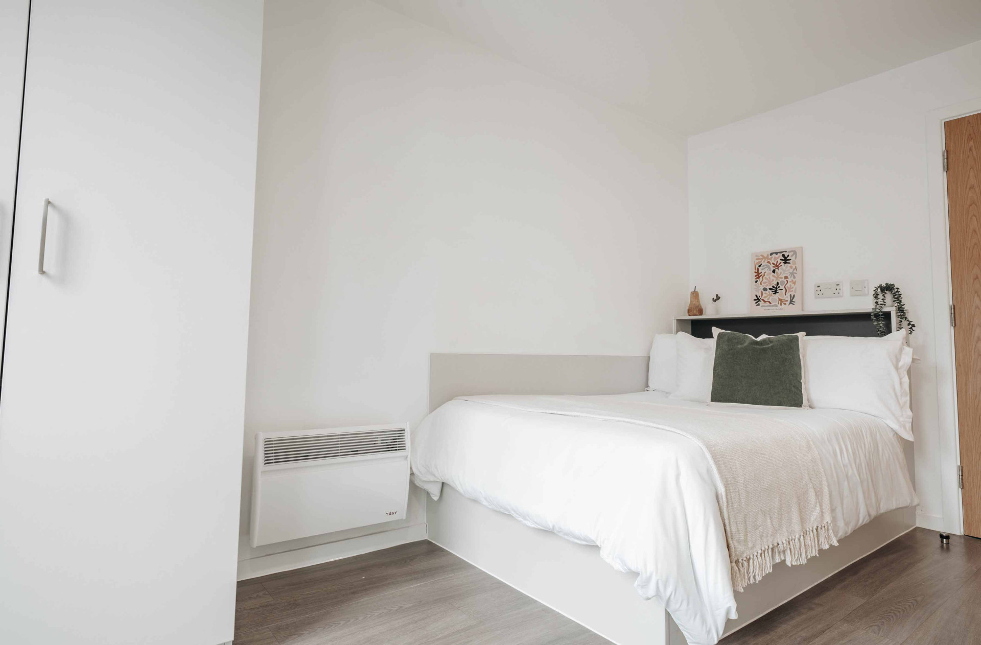 Silver En-Suite - Alma Court - Gallery - 1