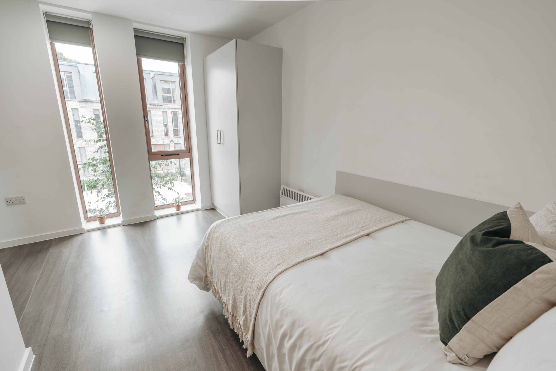 Gold En-Suite - Alma Court - Gallery - 1