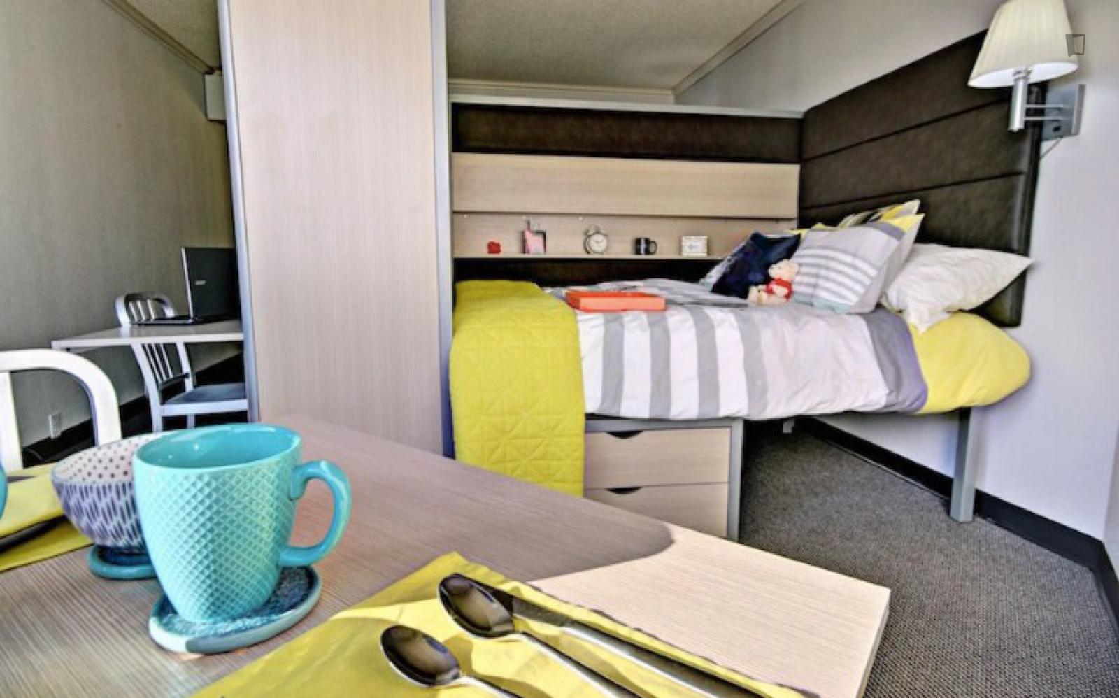 Bed In A Shared Bedroom, Very Close To The Old Port - 1