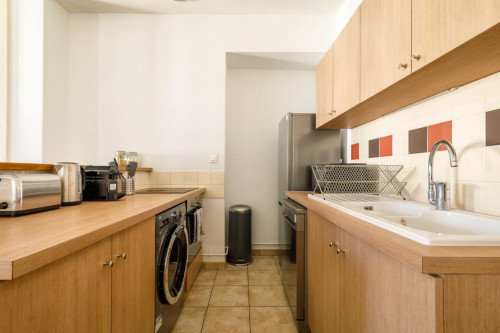 Bright Comfortable Apt. near Hôtel de Ville and Presqu'île
