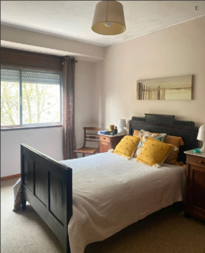 Vibrant Double Bedroom close to the beach