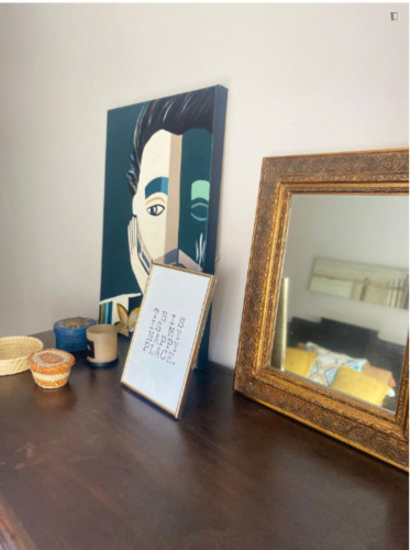 Vibrant Double Bedroom close to the beach