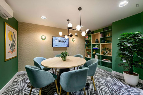 Appealing double ensuite bedroom, near the popular London Stadium - Gallery - 14