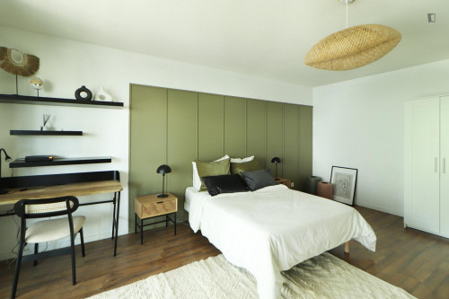 Spacious 25 m² bedroom for rent in coliving in Bègles, near Bordeaux - B019