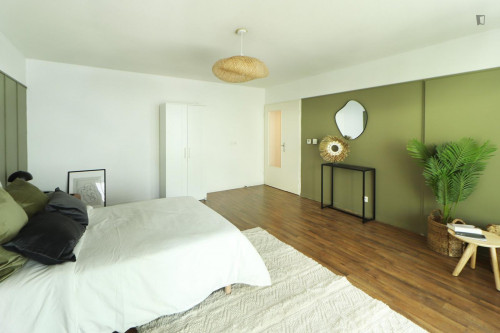 Spacious 25 m² bedroom for rent in coliving in Bègles, near Bordeaux - B019