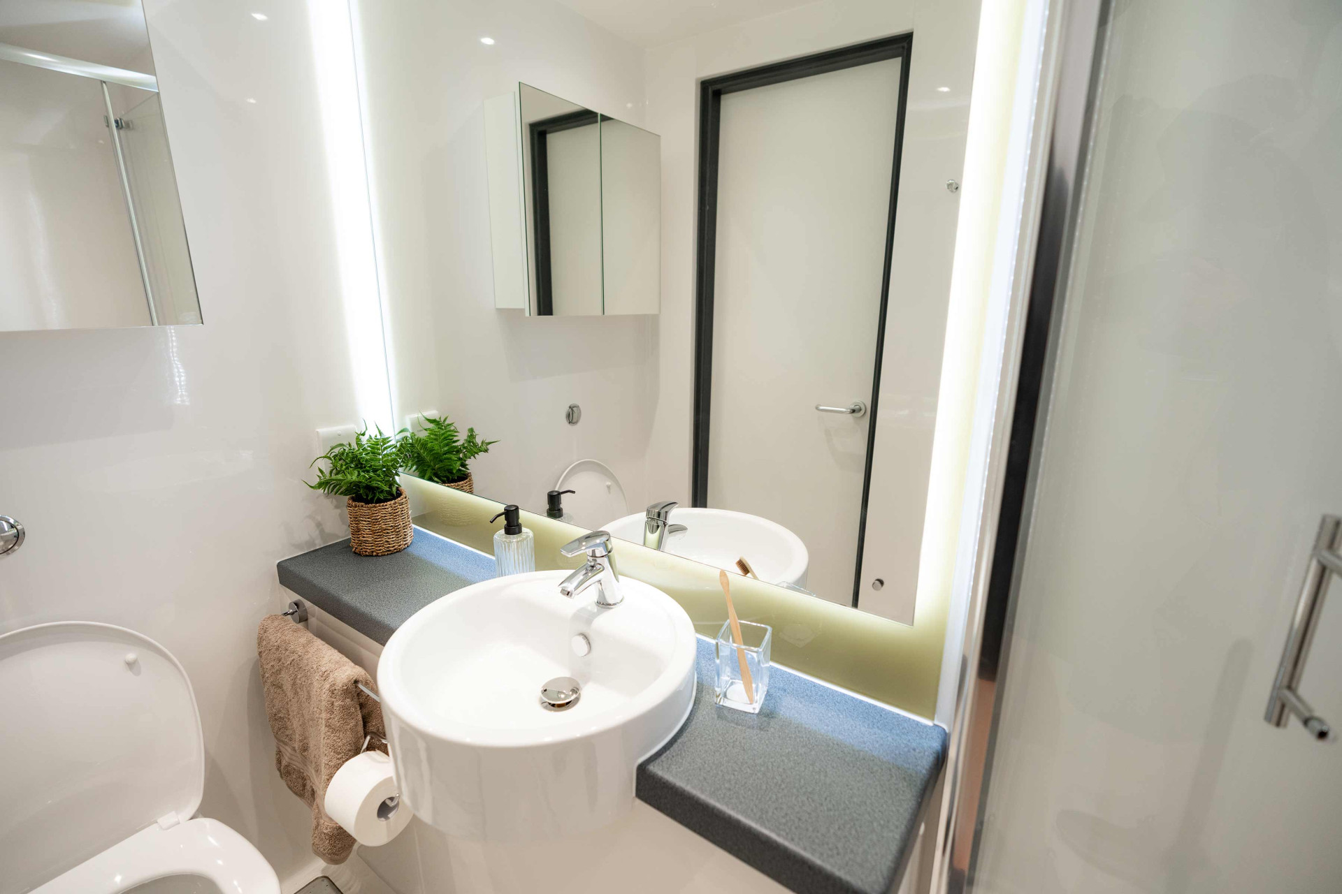 Platinum Plus En Suite - Leonardo - Gallery - 2