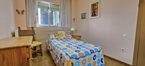 Colourful single bedroom in Santa María de Benquerencia (Polígono)