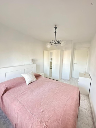 Welcoming double bedroom in Santa María de Benquerencia