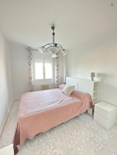 Welcoming double bedroom in Santa María de Benquerencia