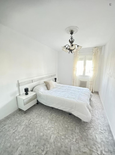 Homely double bedroom in Santa María de Benquerencia